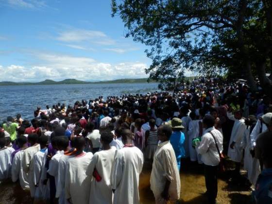 Sambava : Baptême par immersion - Adventiste